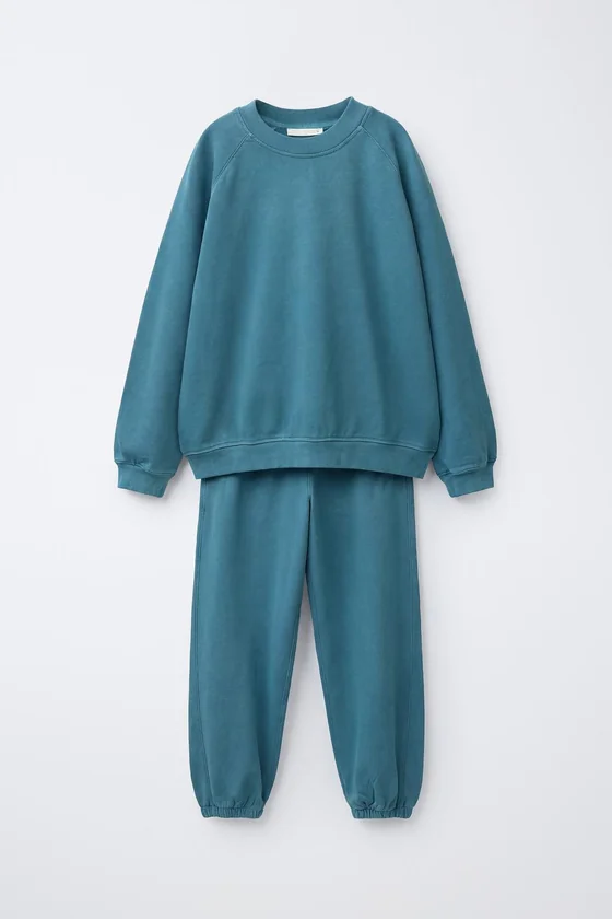 КОМПЛЕКТ ИЗ ТОЛСТОВКИ И БРЮК-ДЖОГГЕРОВ GARMENT DYE