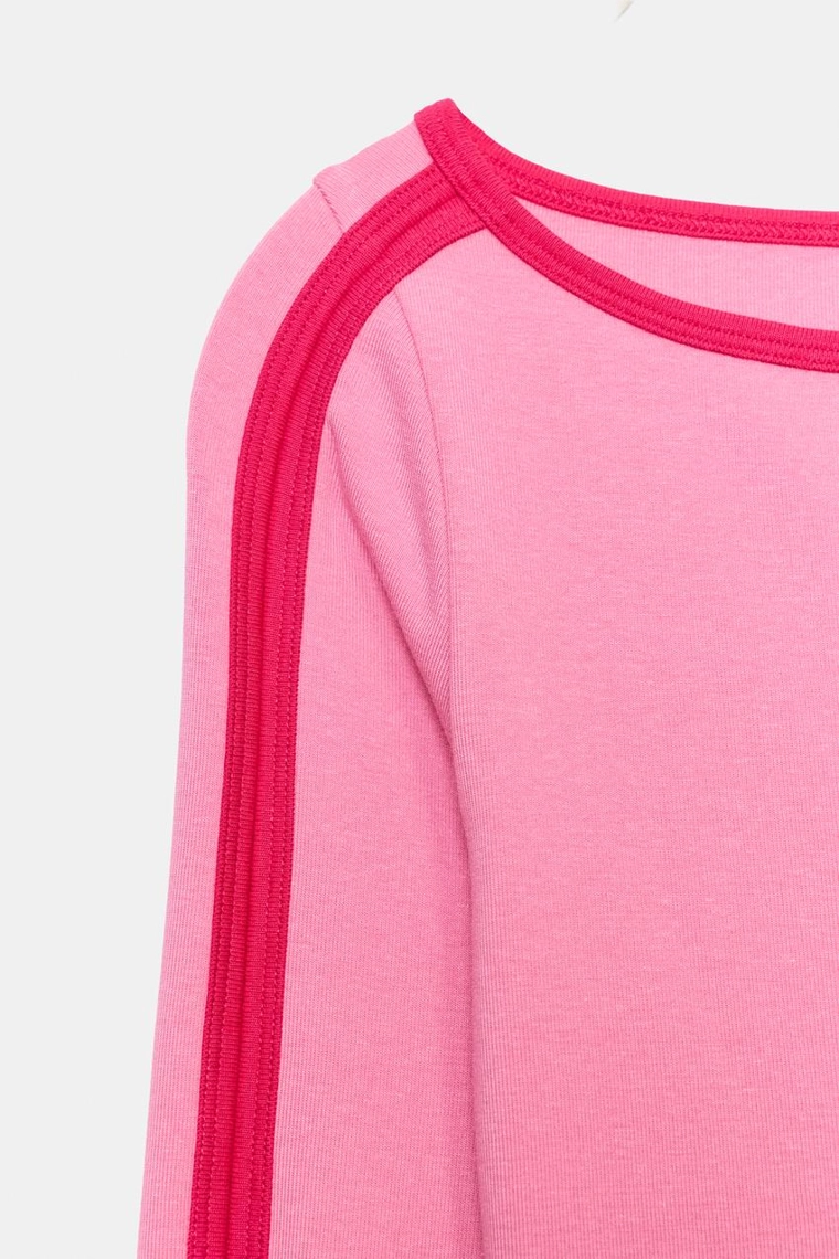 Футболка с боковой полосой