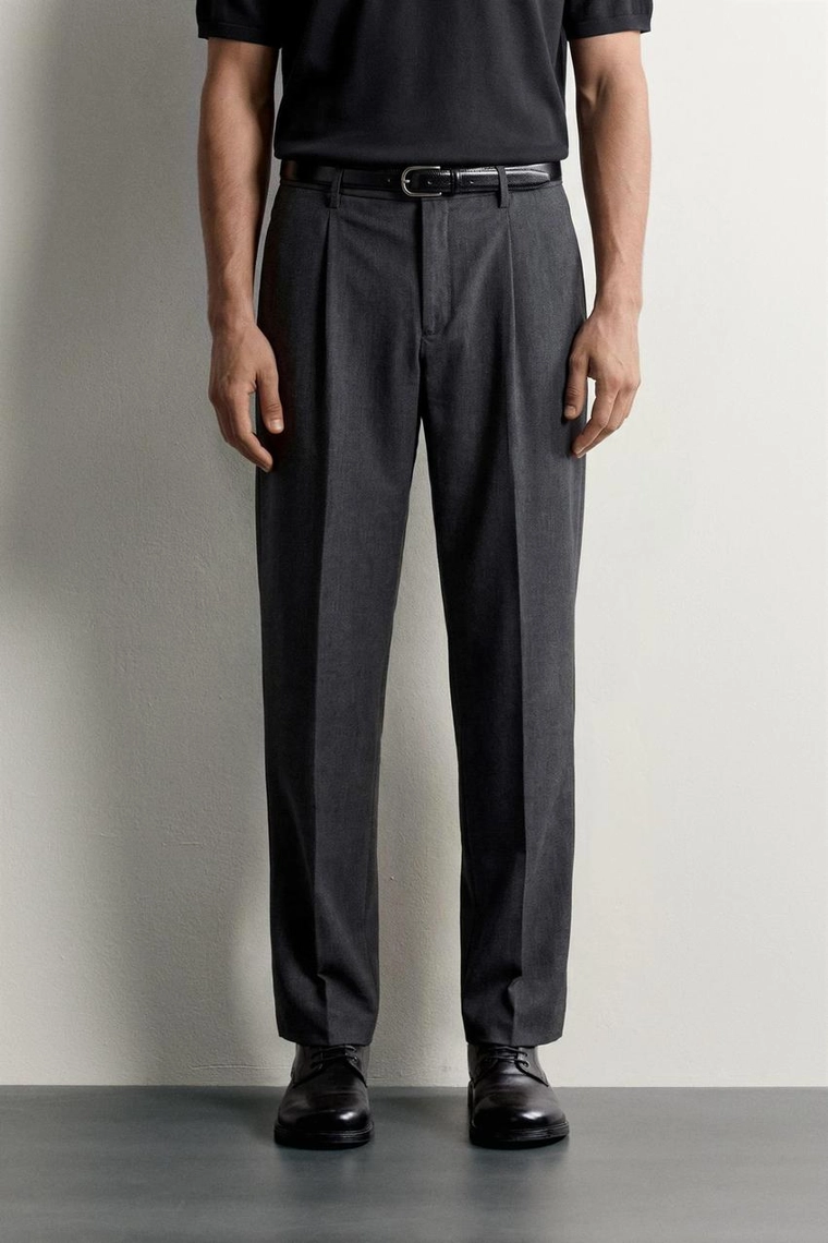 Брюки regular fit с защипами