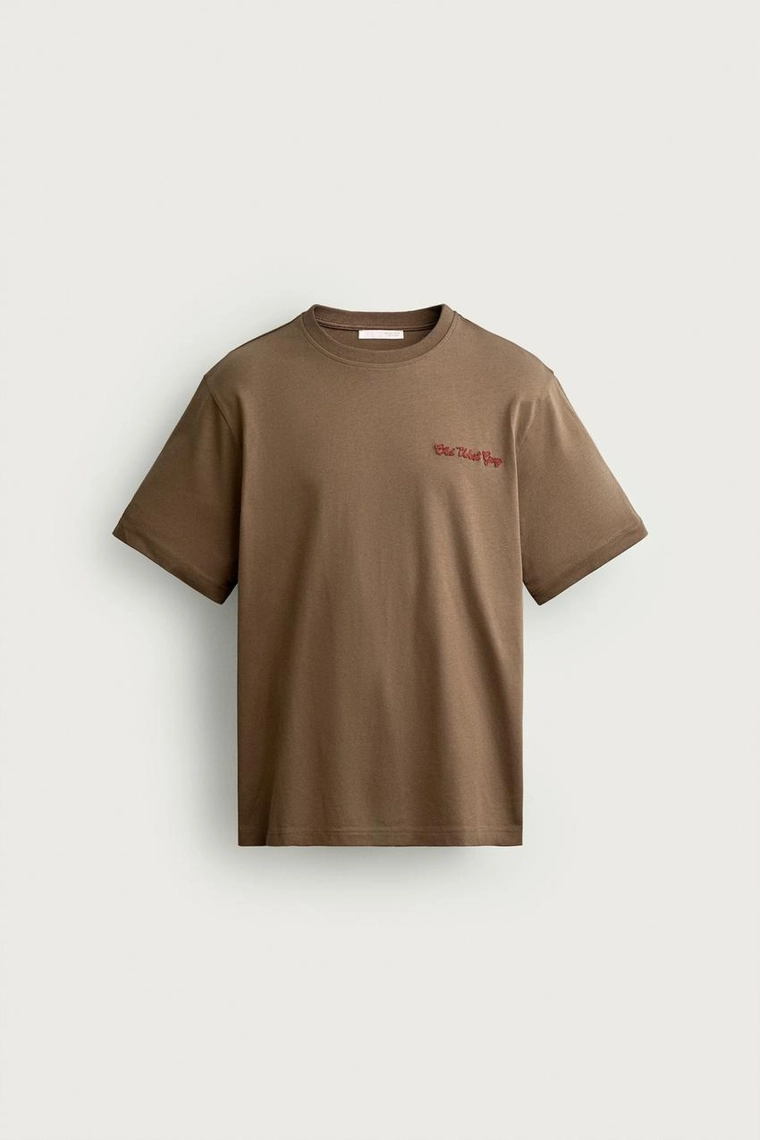 Футболка regular fit с вышитым слоганом