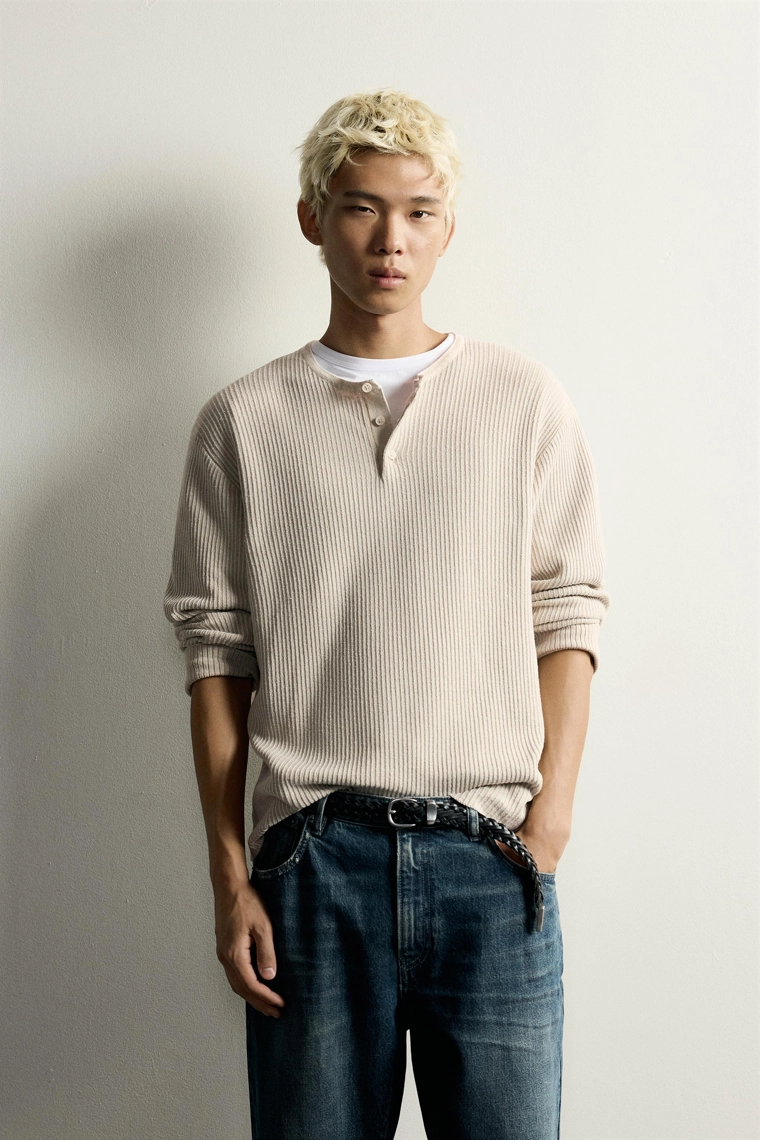 Вязаная футболка henley