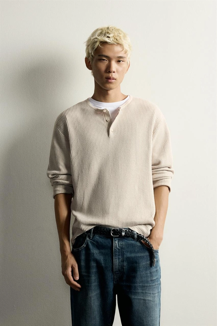 Вязаная футболка henley