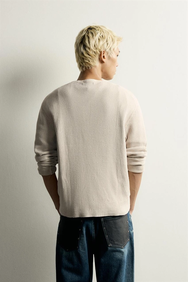 Вязаная футболка henley