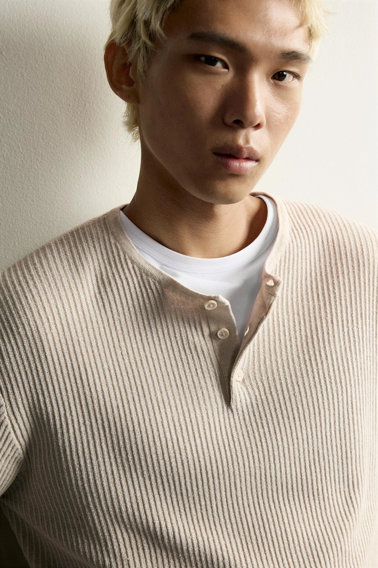 Вязаная футболка henley