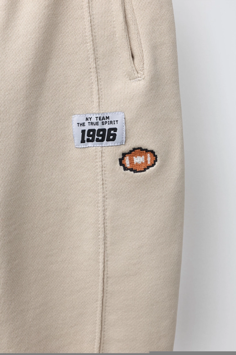 Брюки бананы в стиле varsity