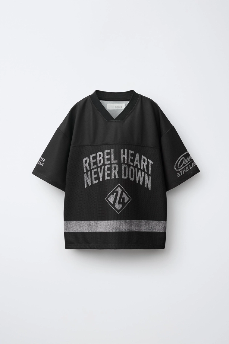 Футболка с сеткой и слоганом