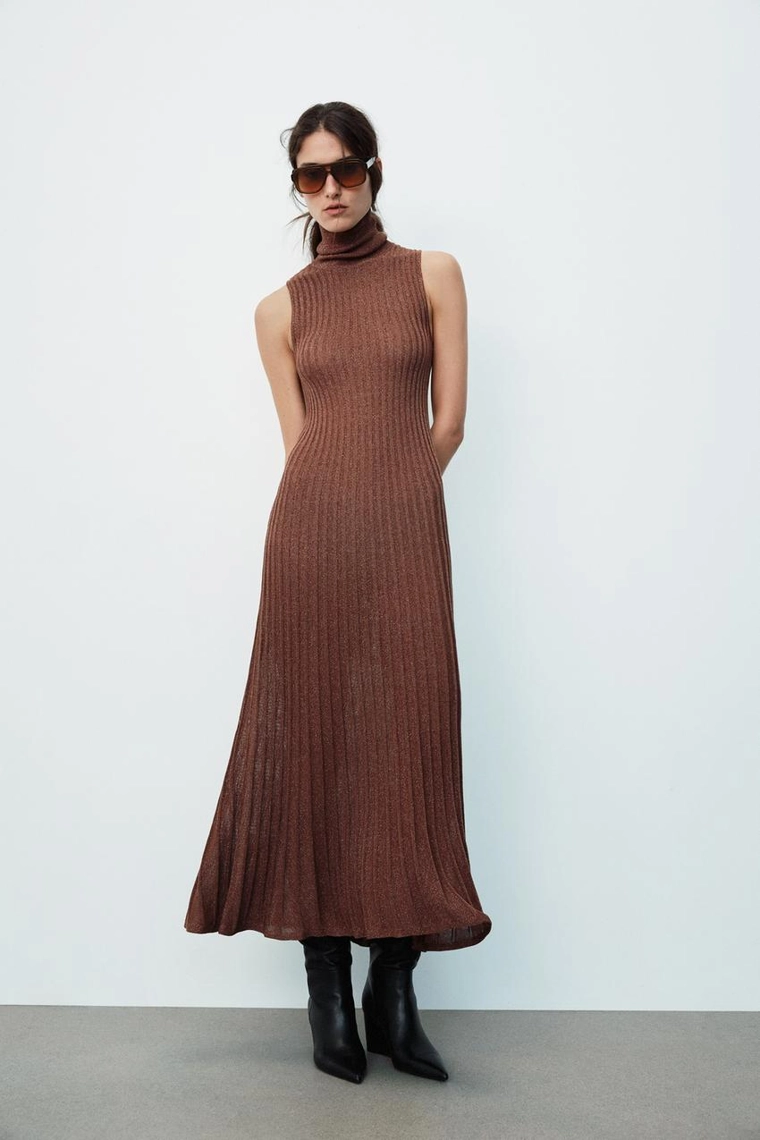 Длинное платье в рубчик с металлической нитью