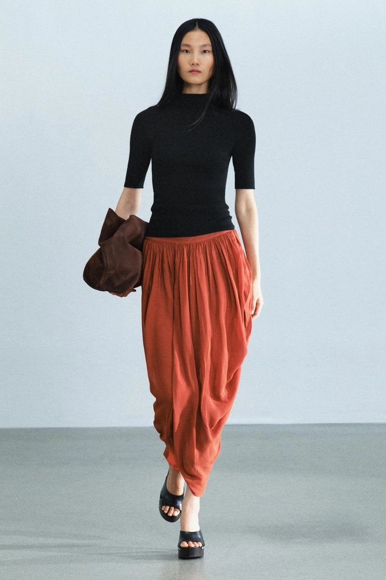 Топ из 100% сверхтонкой шерсти с короткими рукавами