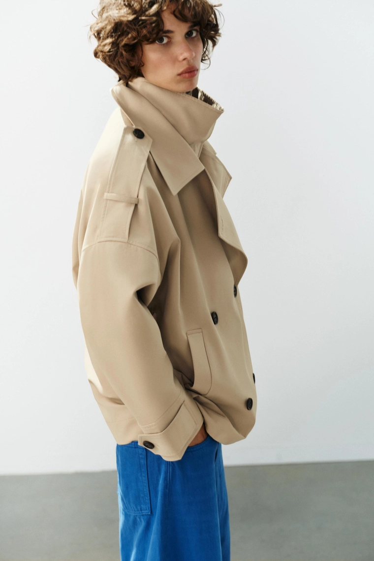Укороченное тренч-пальто с высоким воротником oversize