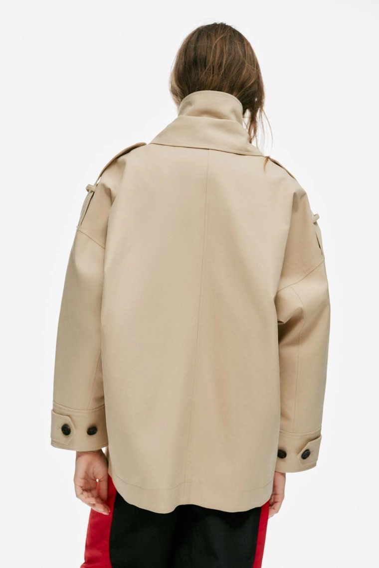 Укороченное тренч-пальто с высоким воротником oversize