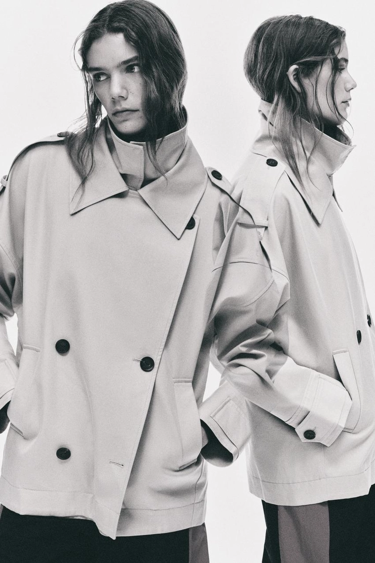 Укороченное тренч-пальто с высоким воротником oversize