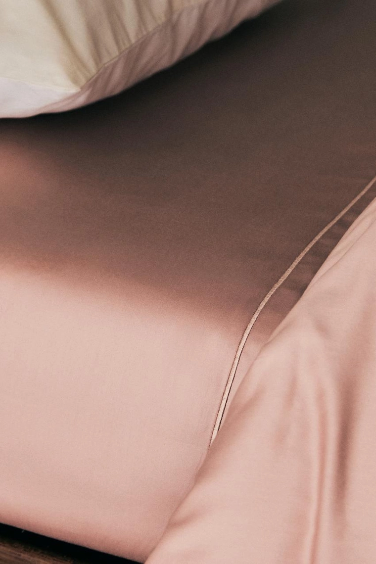 Простыня из сатина с отделкой (300 нитей)