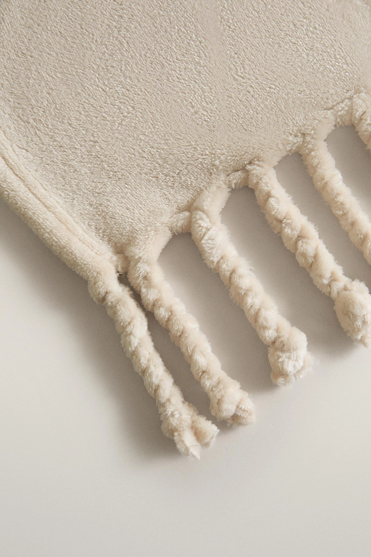 Флисовый плед с бахромой
