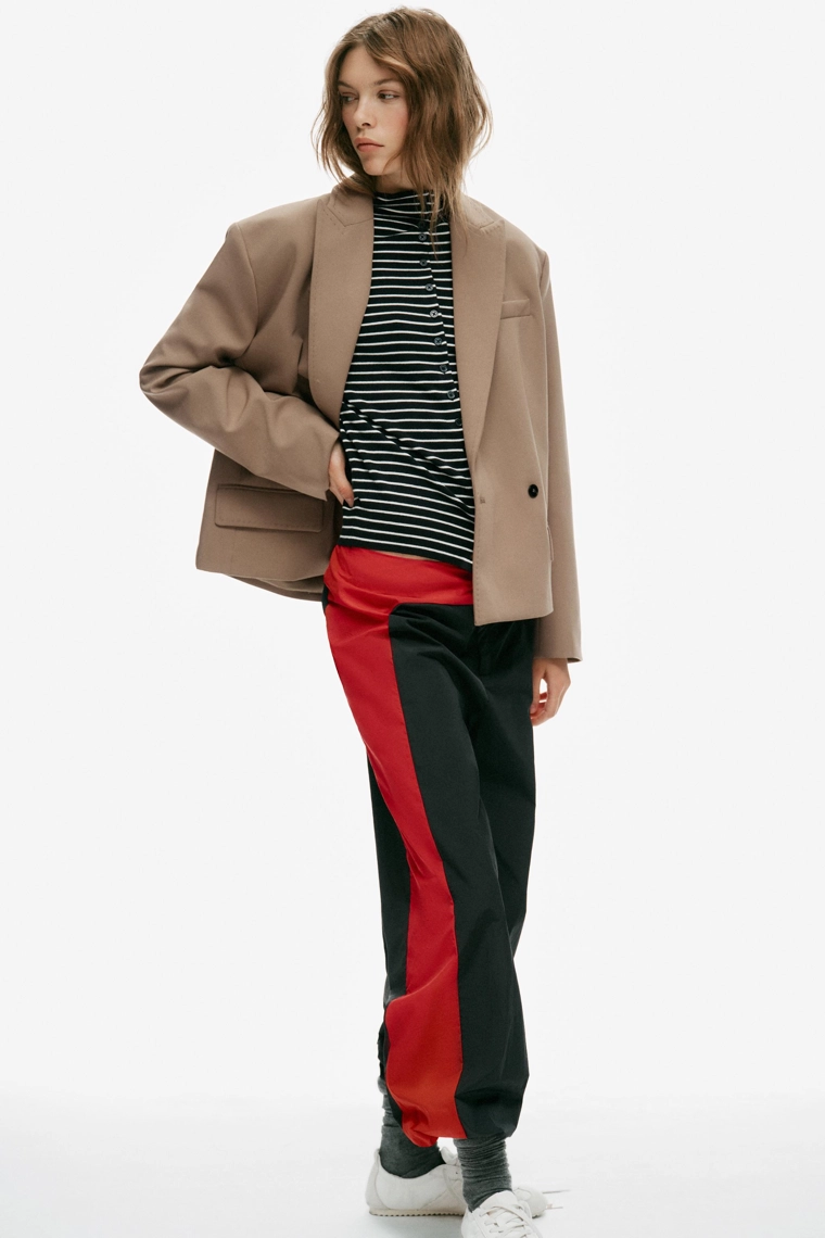 Укороченный блейзер oversize с декоративной отстрочкой