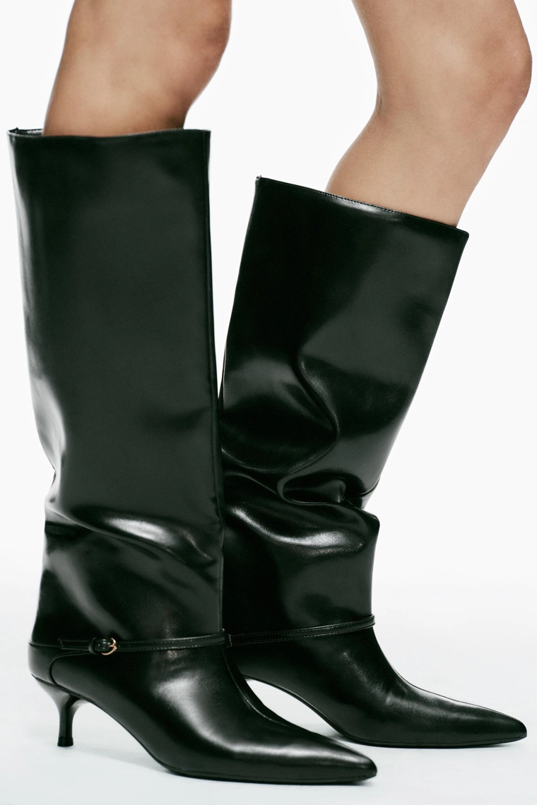 Высокие ботильоны с ремнём и каблуком kitten heel