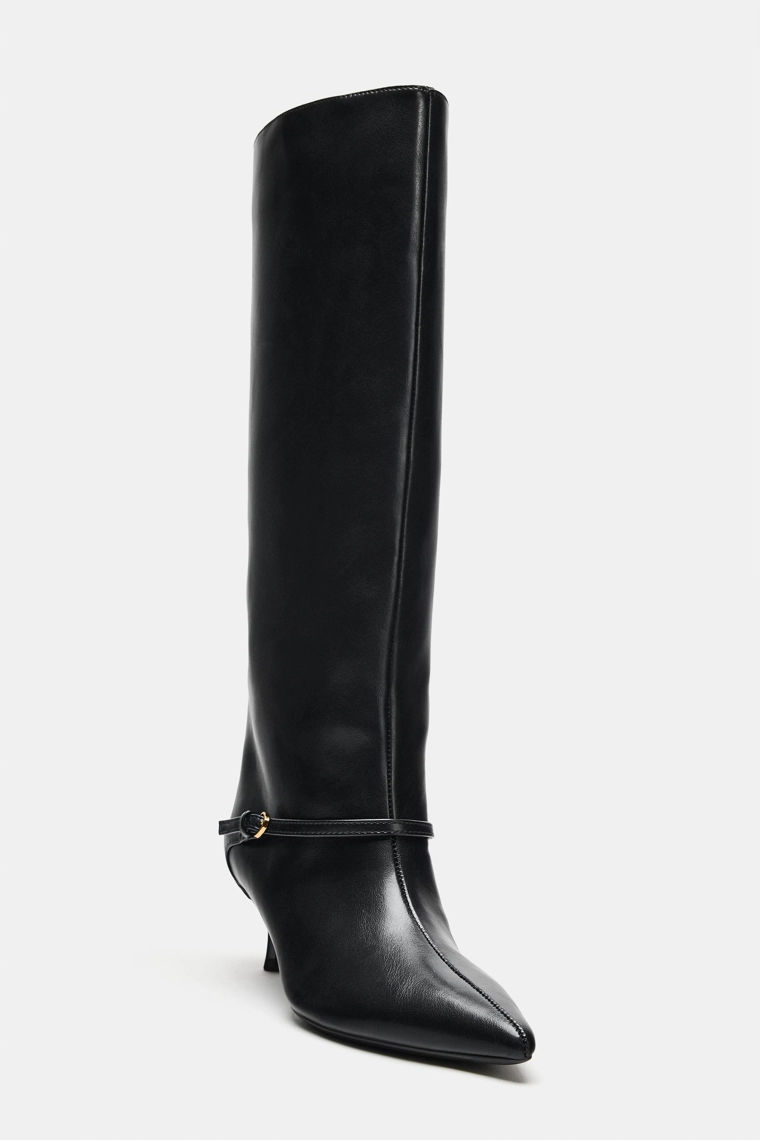 Высокие ботильоны с ремнём и каблуком kitten heel