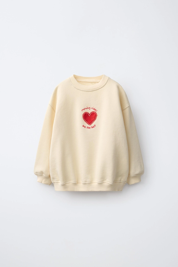 Св sweatshirt с аппликацией в виде сердца