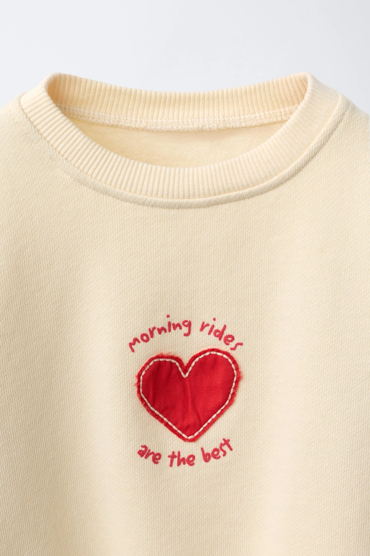 Св sweatshirt с аппликацией в виде сердца