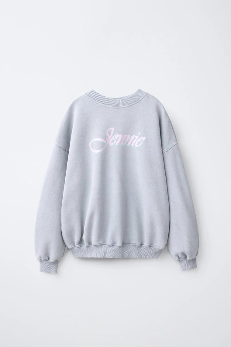 Свитшот jennie ©™ с принтом и эффектом потертости