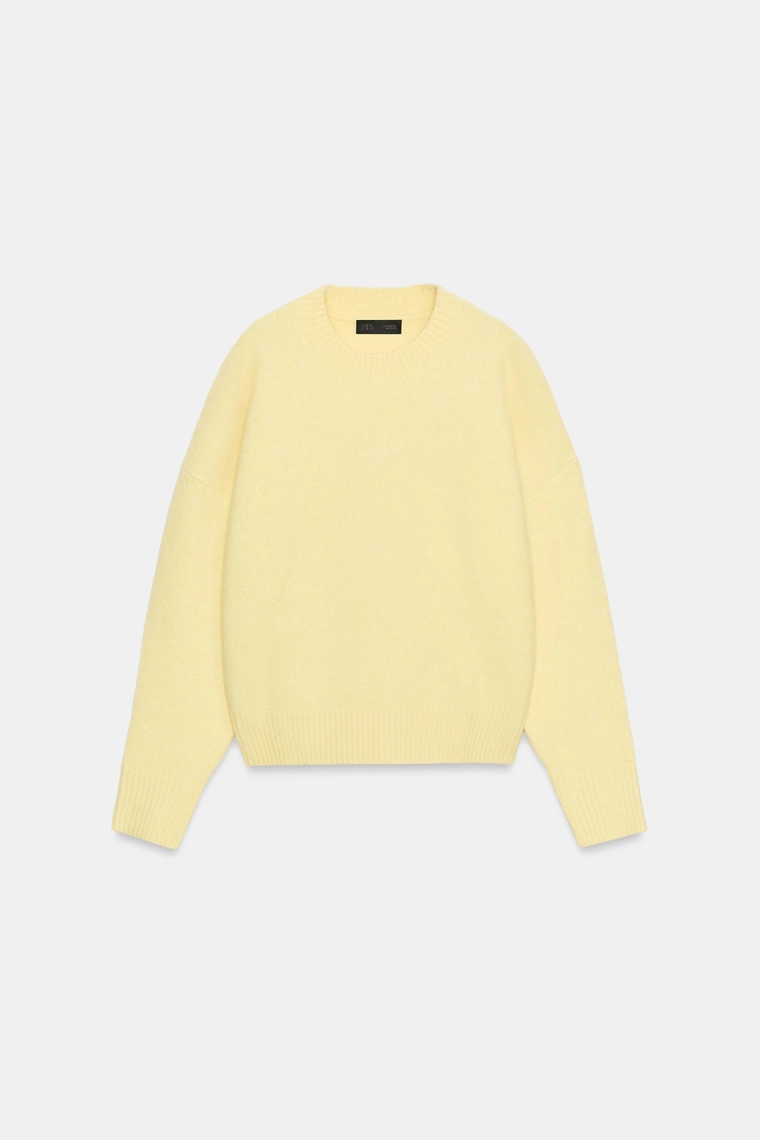 Мягкий вязаный свитер zara светло-жёлтого цвета