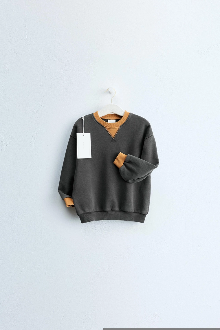 Однотонный свитшот zara timeless с контрастной отделкой