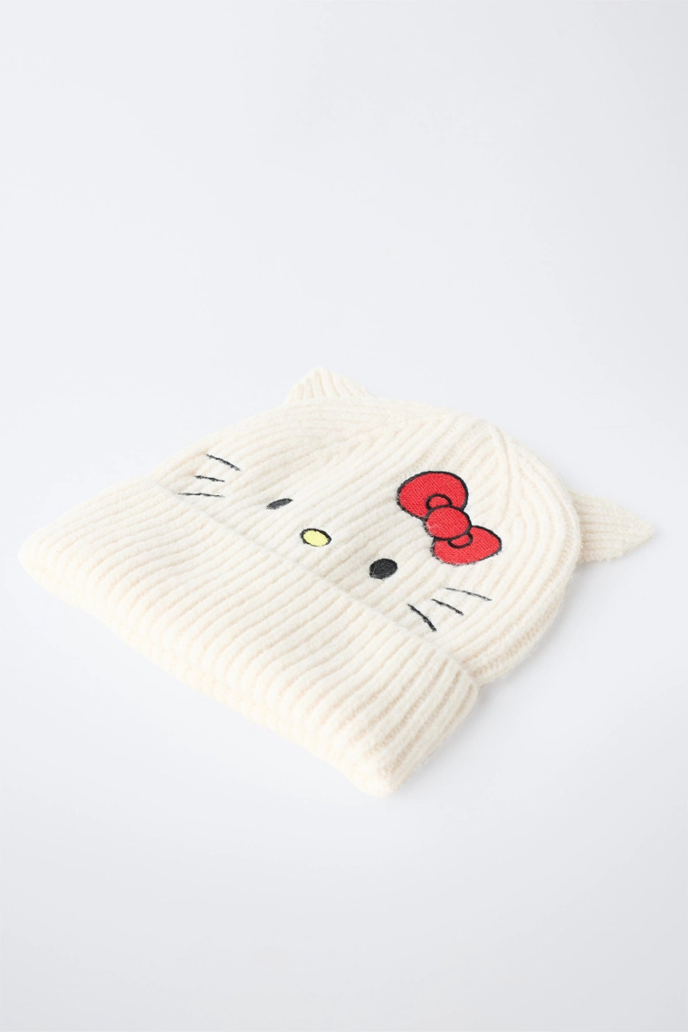 Вязаная шапка с вышивкой hello kitty © sanrio