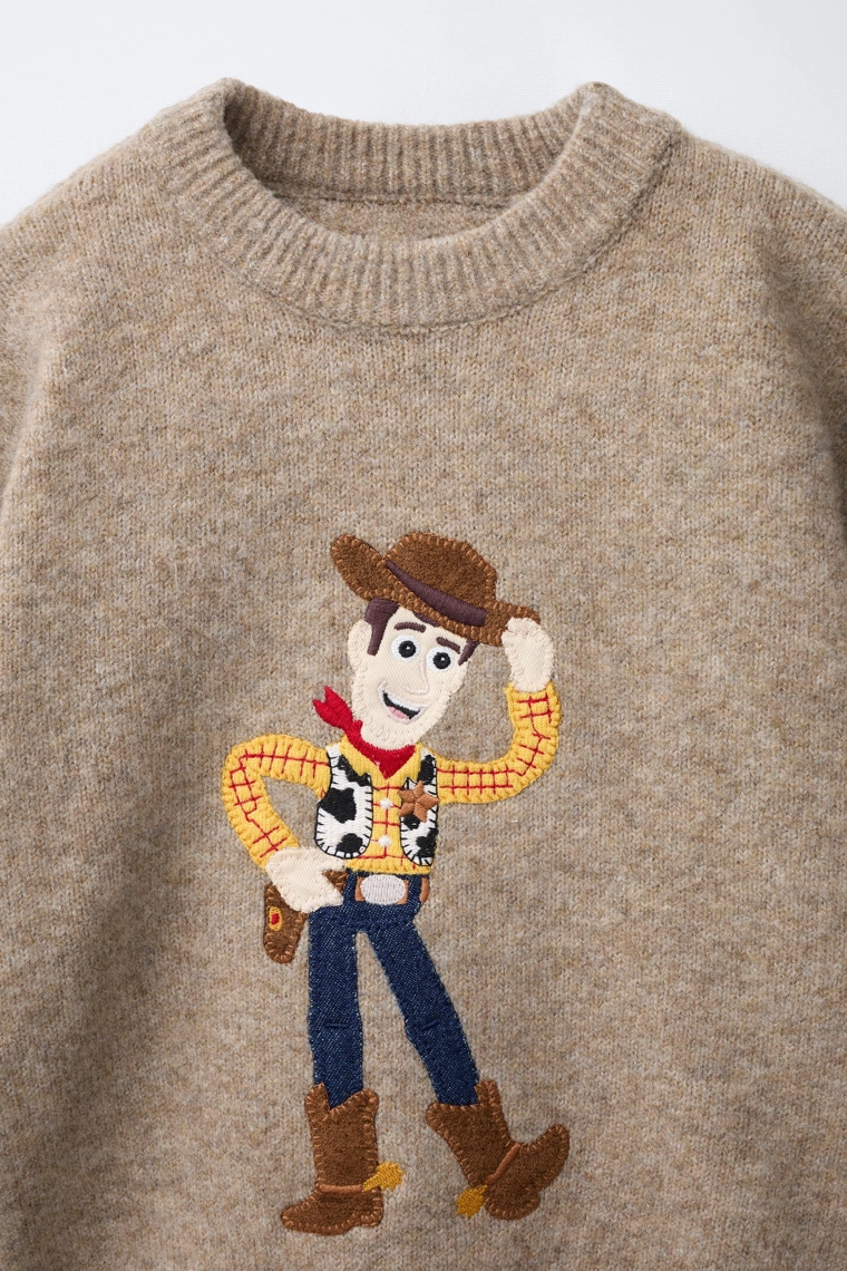 Вязаный джемпер с вышивкой toy story © disney pixar