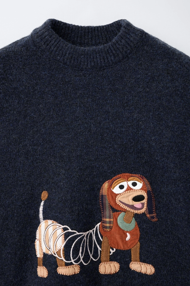 Вязаный джемпер с вышивкой toy story © disney pixar