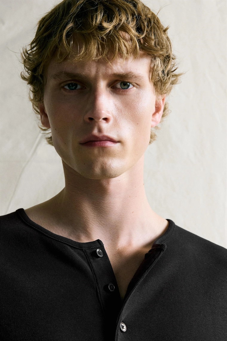 Футболка henley