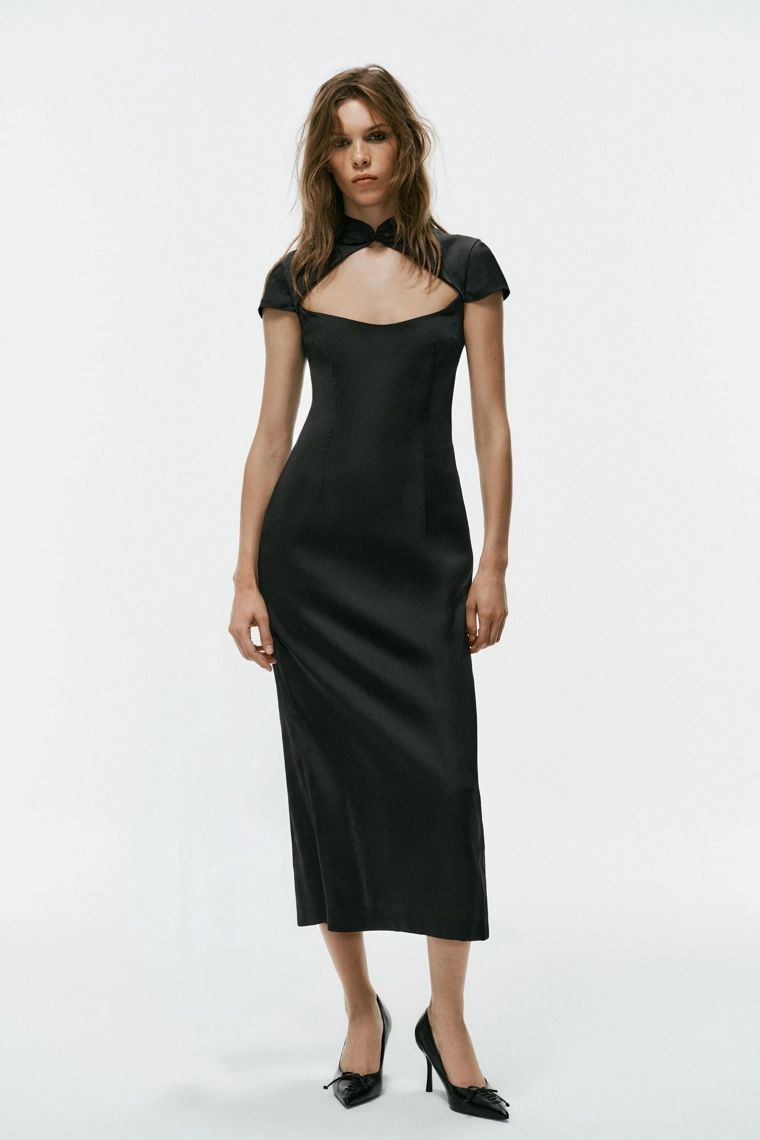 Сатиновое миди-платье с вырезом