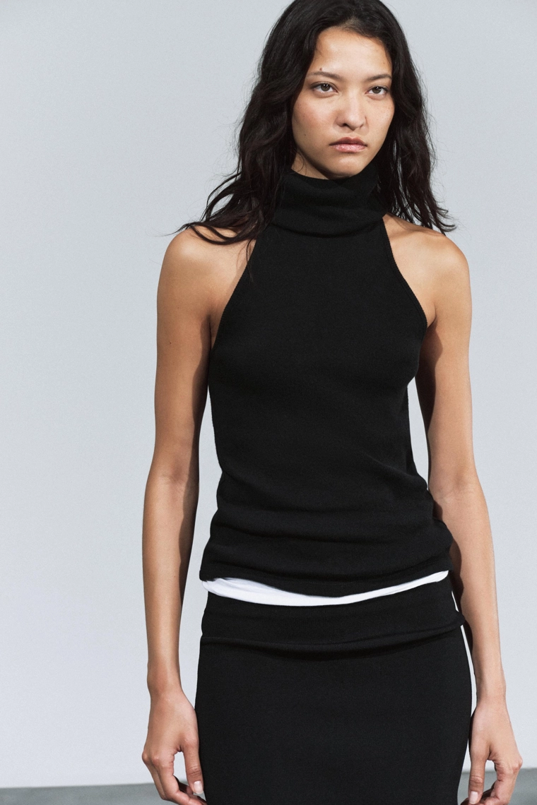 Топ с высоким воротом