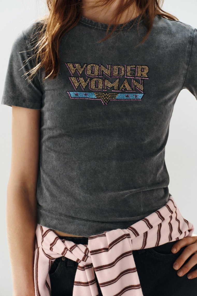 Футболка wonder woman © с блестящим логотипом