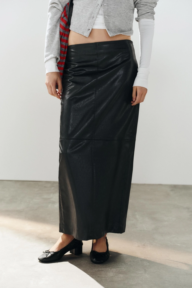 Длинная юбка с эффектом кожи