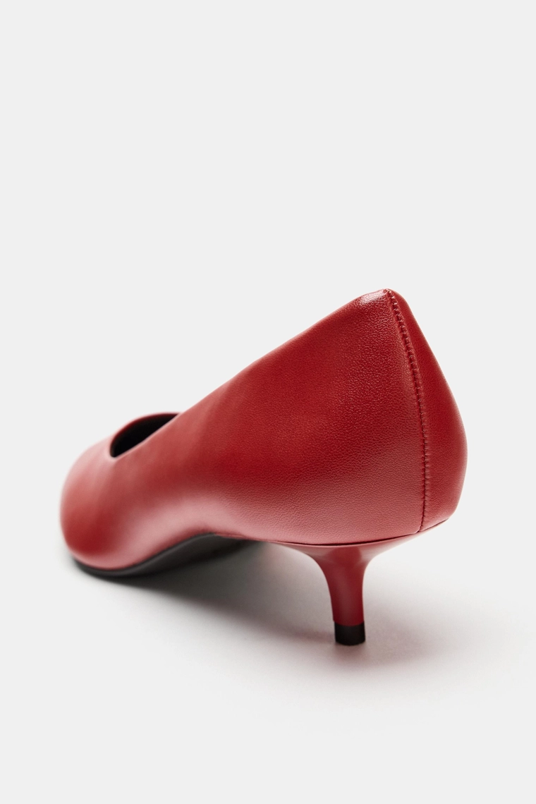 Туфли на каблуке kitten heel с острым носком