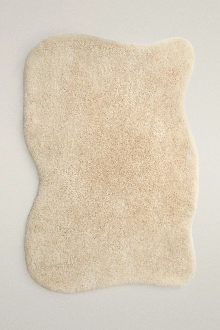 Коврик из неровного меха