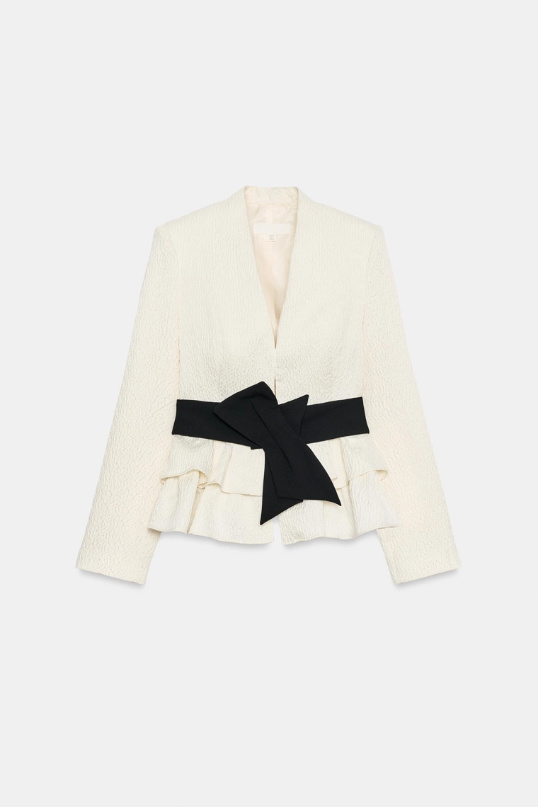 Жакет из замши с поясом и рюшами