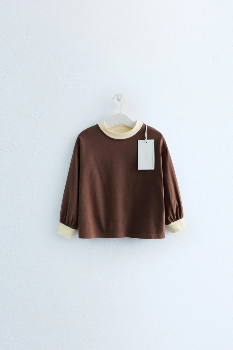 Футболка zara timeless с контрастным воротником