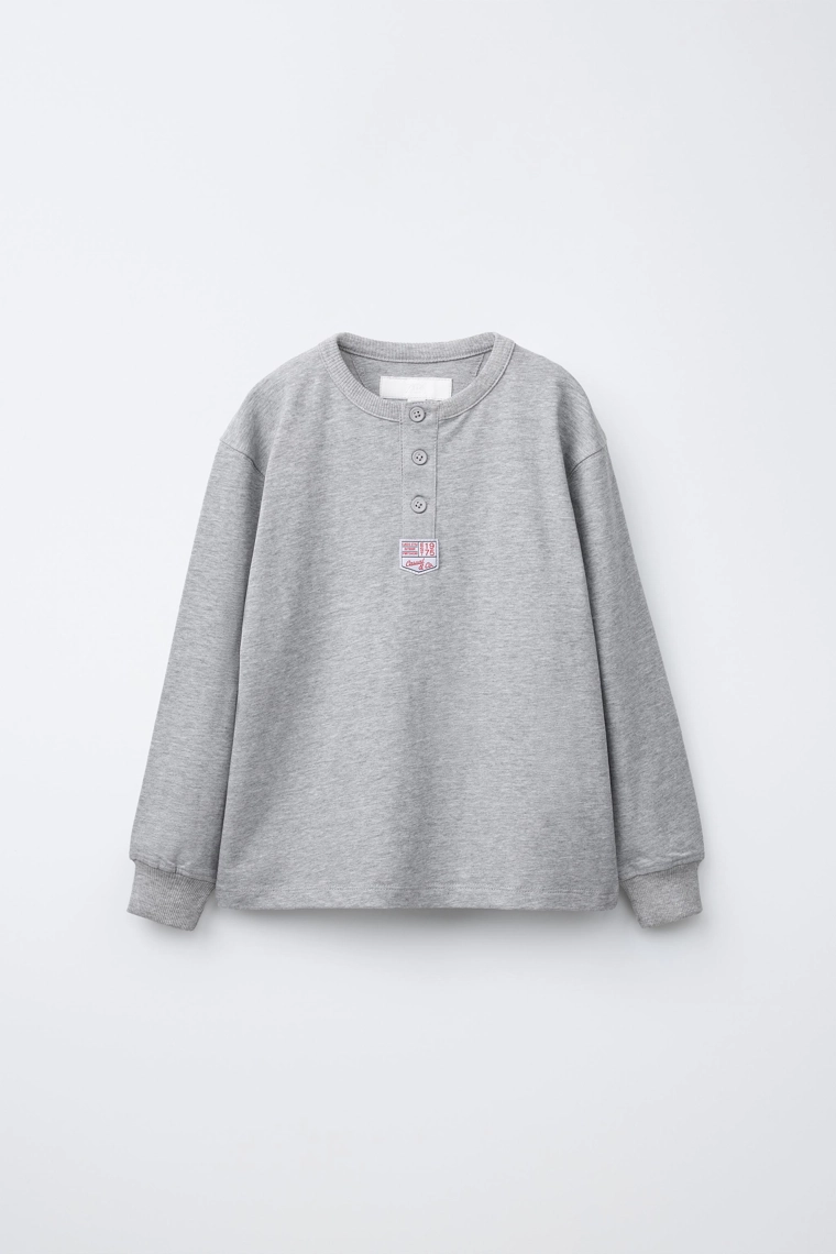 Лонгслив henley с ярлыком