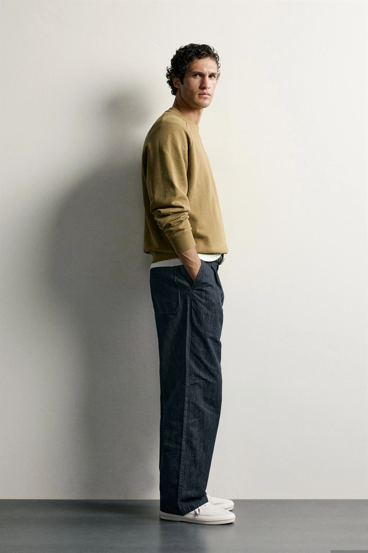 Свитшот regular fit с круглым вырезом