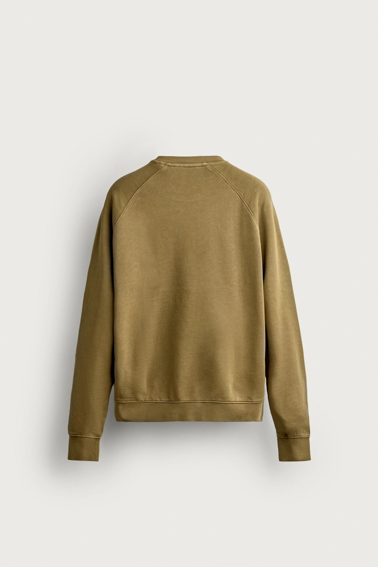 Свитшот regular fit с круглым вырезом