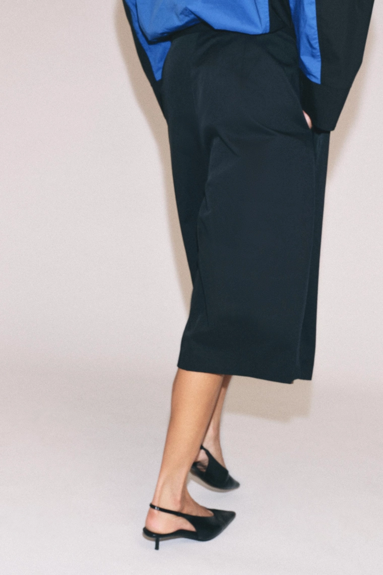 Технические плиссированные бермуды zw collection