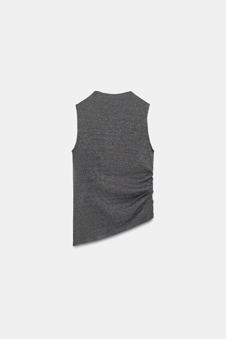 Топ с высокой горловиной и сборками