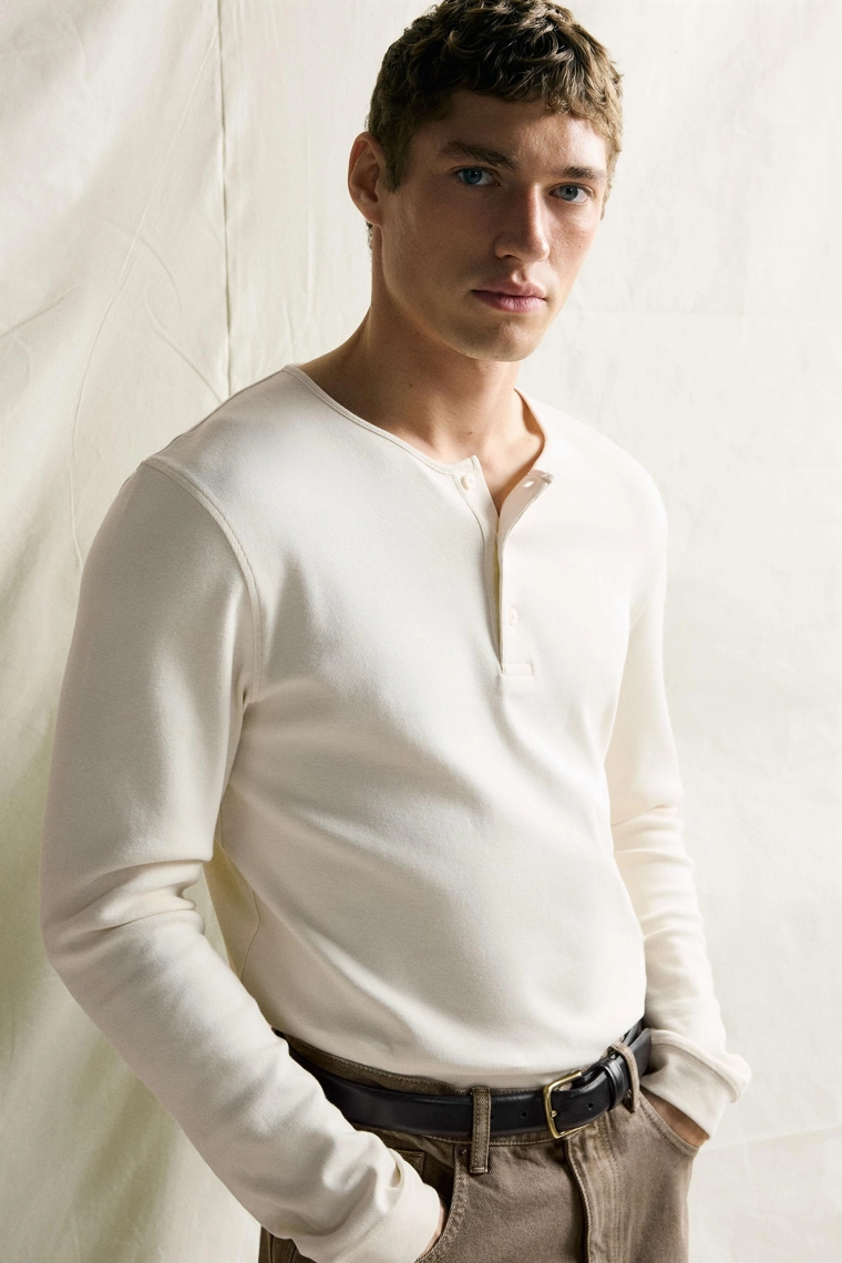 Футболка henley