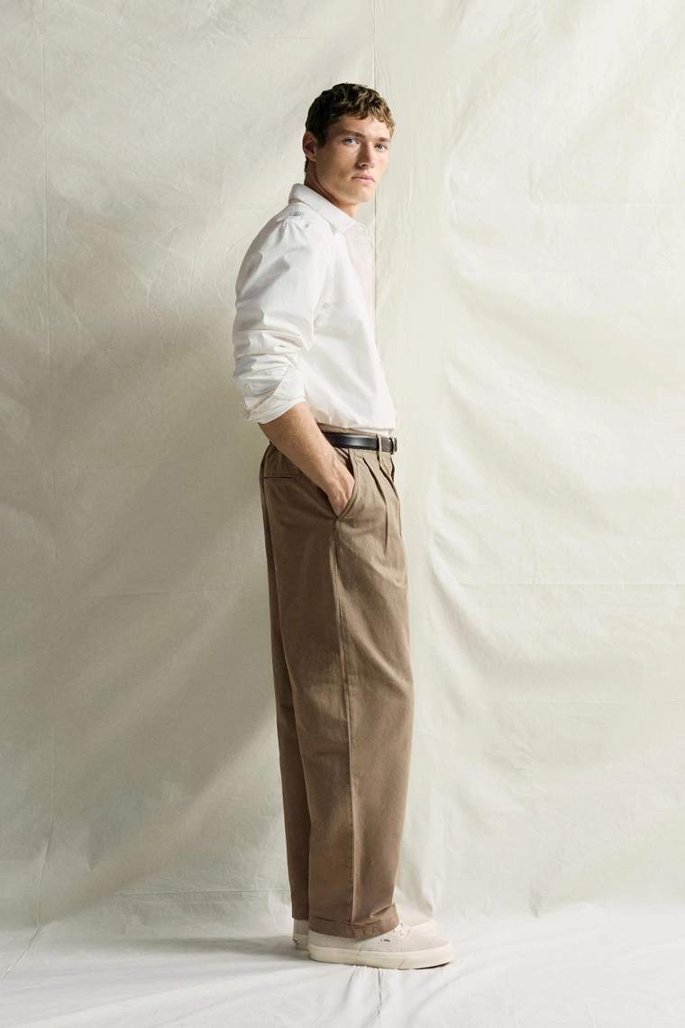 Брюки чинос regular fit с защипами