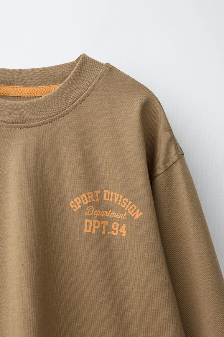 Футболка с длинным рукавом и слоганом varsity