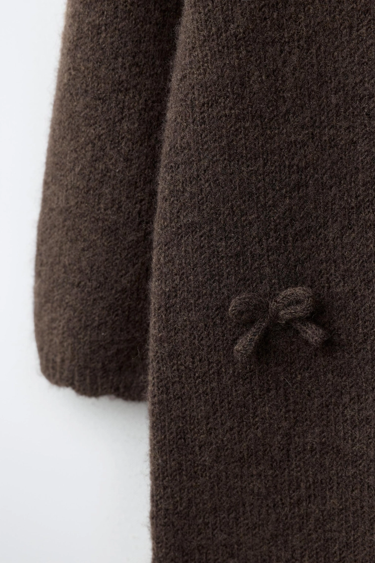 Длинный вязаный комбинезон с бантиками