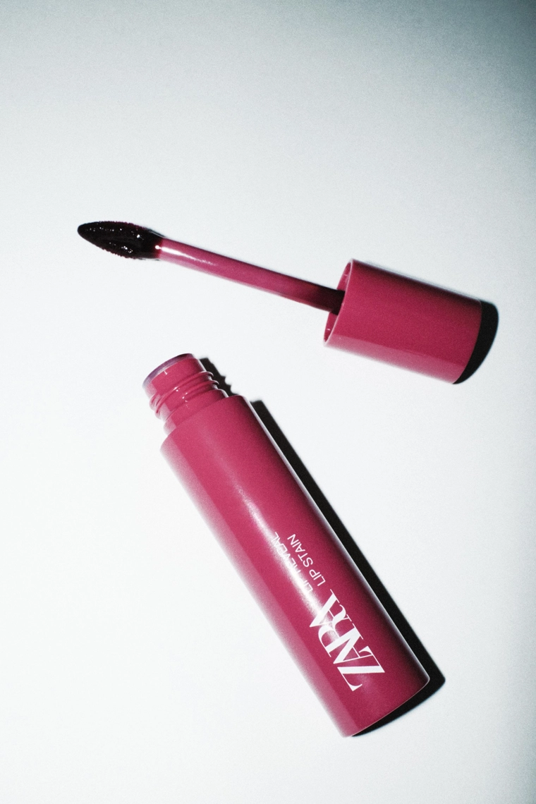 Тональная помада-тинт для губ zara lip reveal в оттенке вишня