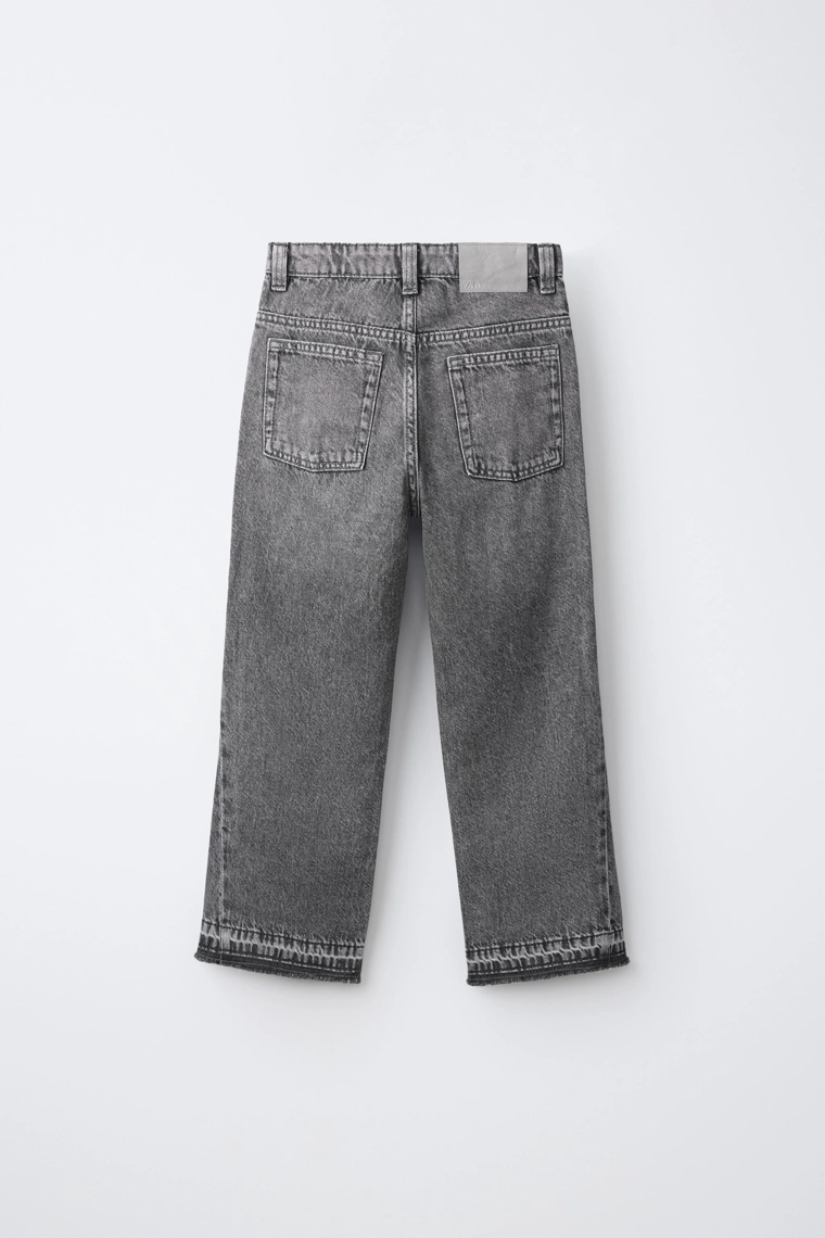 Расклешённые джинсы с необработанным низом