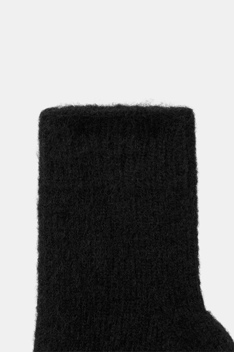 Короткие вязаные митенки