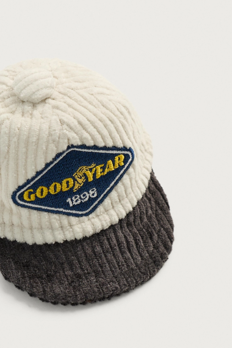 Брелок с кепкой goodyear©